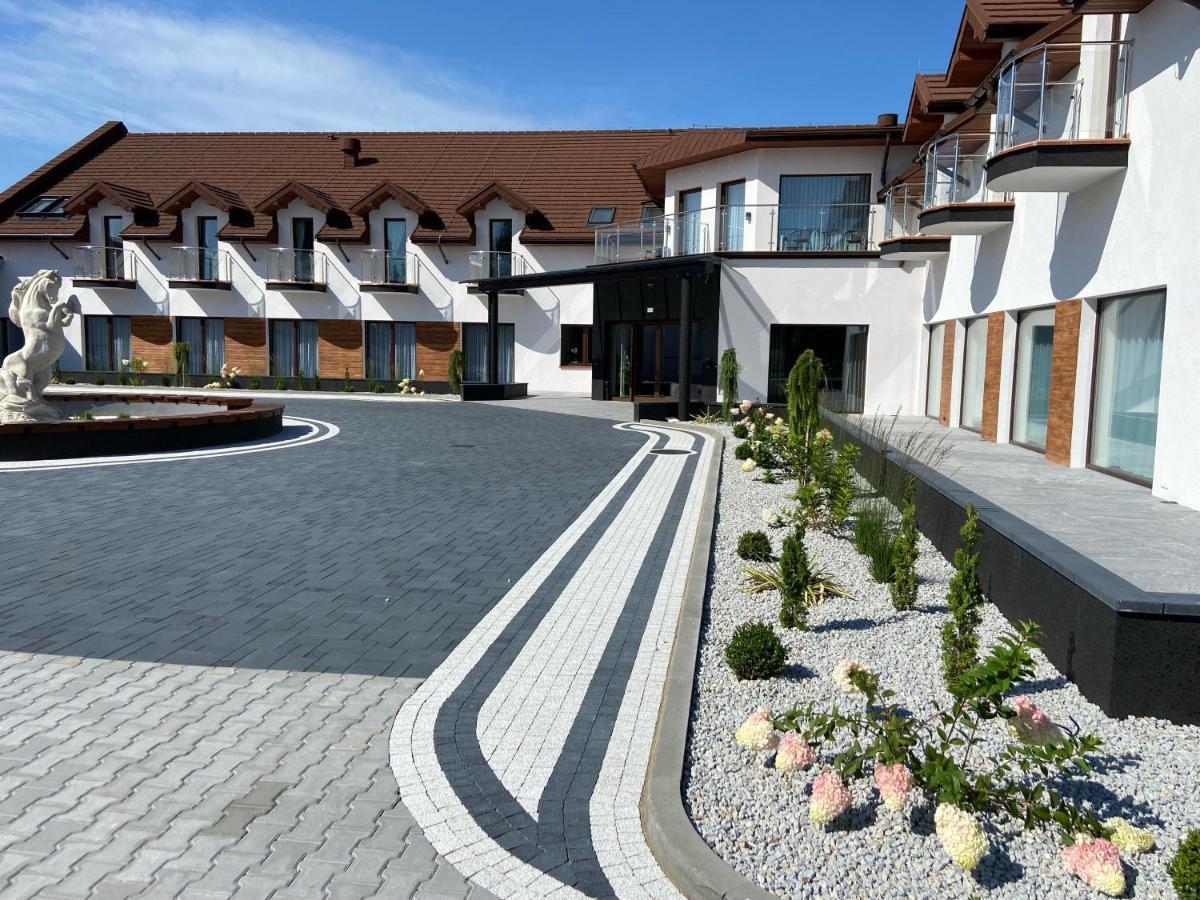 Hotel Sebory Пшасниш Екстер'єр фото