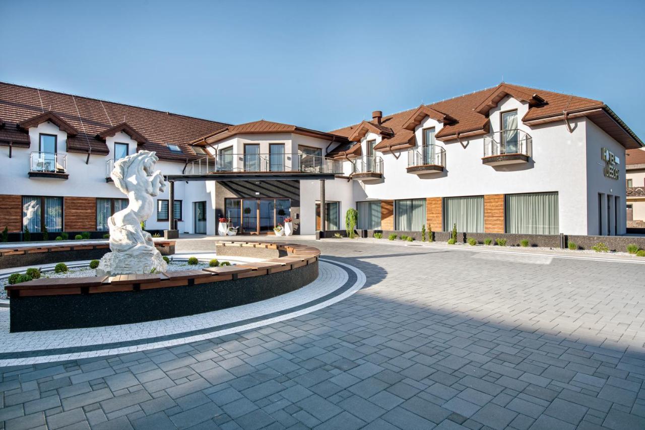 Hotel Sebory Пшасниш Екстер'єр фото
