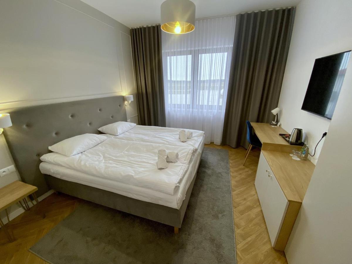 Hotel Sebory Пшасниш Екстер'єр фото